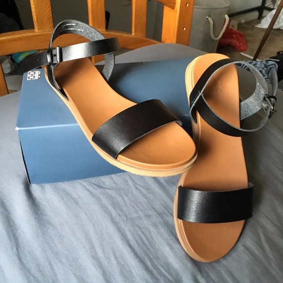 Black strapped sandals - Picture 2 of 5